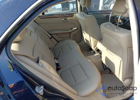 2010 Mercedes-Benz E 350 4Matic z USA, uszkodzony, nr VIN WDDHF8HB9AA105966